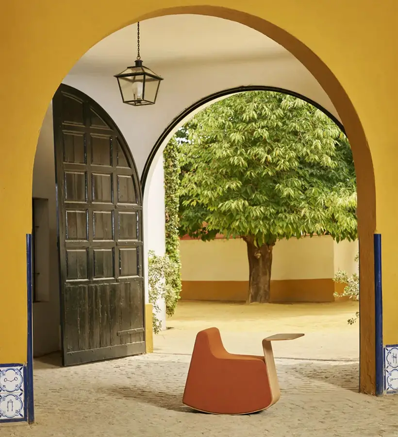 esPattio Platero Rocking Table by Dsignio