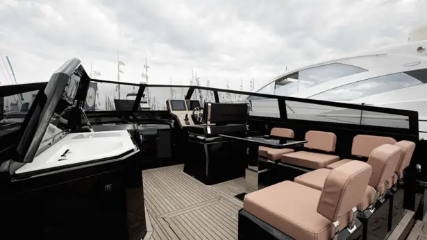 Evo 43 Expandable Yacht by Blu Martin