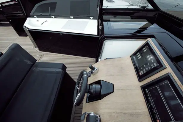 Evo 43 Expandable Yacht by Blu Martin