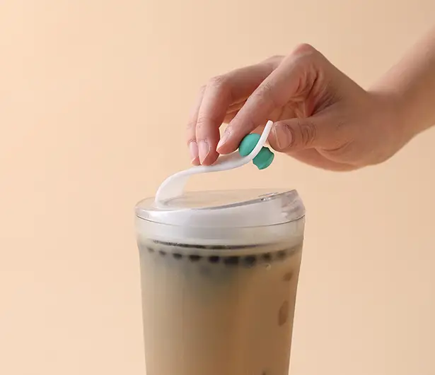 Float Strawless Bubble Tea cup Packaging Design by Fang Shih and Tian-Yu Wu