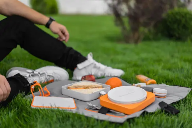 FoldEat - Cool, Portable Lunchbox Unfolds Into an Eating Mat Set