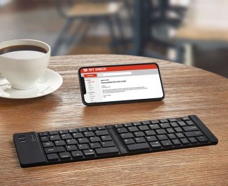 The Folding Pocket-Sized Keyboard Brings Back The Comfort of Typing for Smartphone