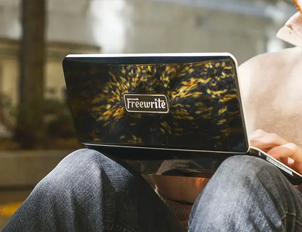 Freewrite Traveler : Distraction-Free Writing Tool