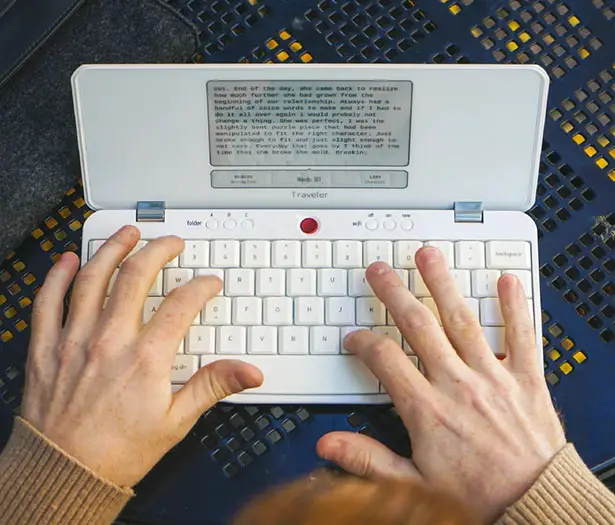 Freewrite Traveler : Distraction-Free Writing Tool