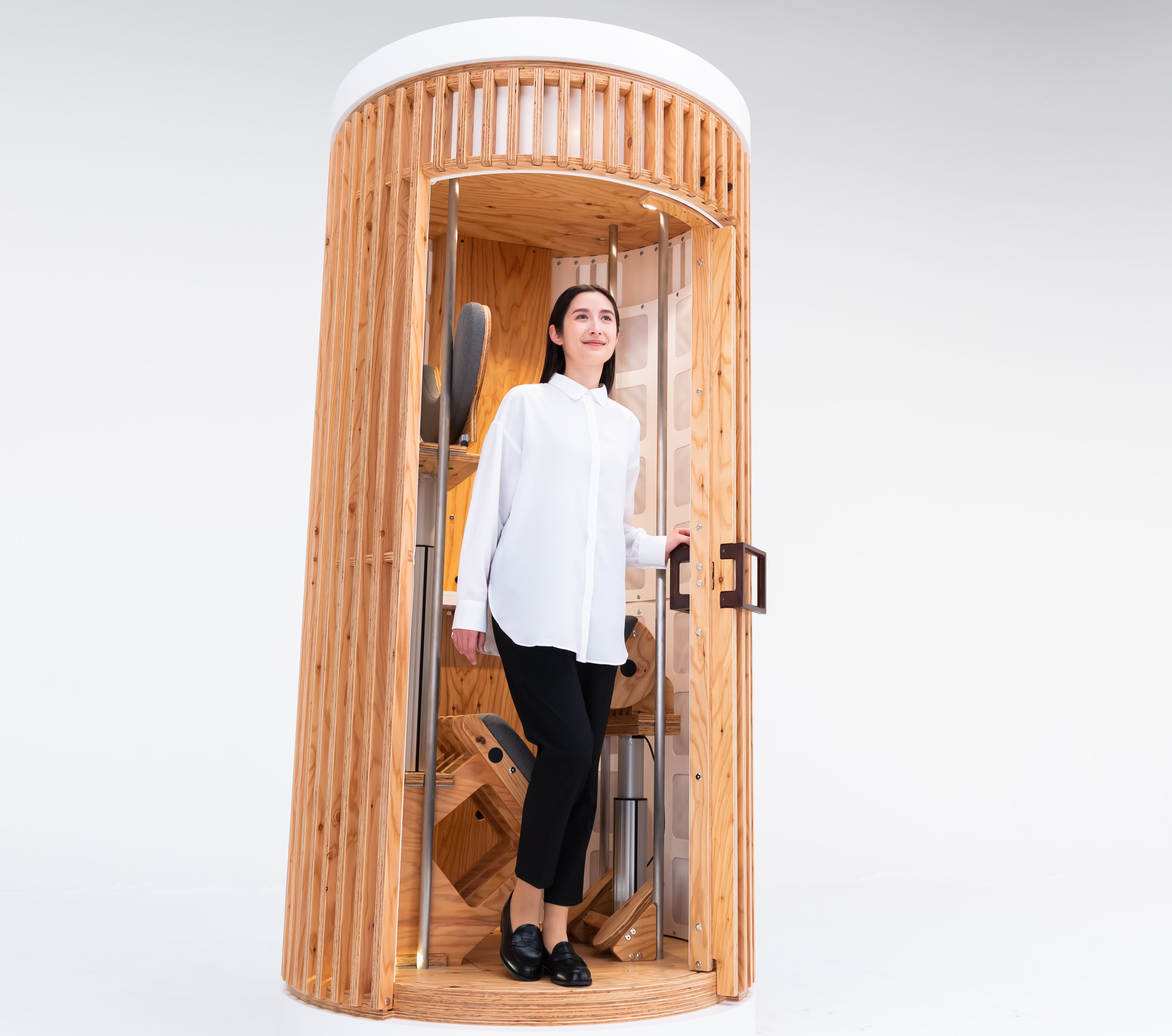 GiraffeNap Offers Unique Nap Box That Allows You To Sleep While Standing
