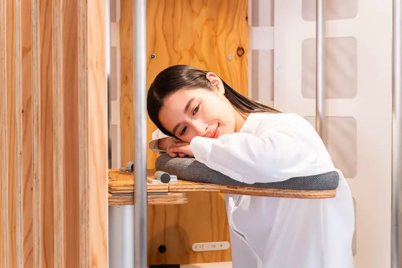 GiraffeNap Offers Unique Nap Box That Allows You To Sleep While Standing