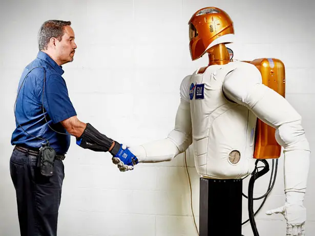 GM-Nasa Space Robot Power Glove Increases Human Operator Efficiency