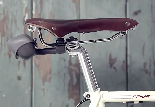 HELMMATE : Saddle and Helmet Protection Designed by Passionate Bikers