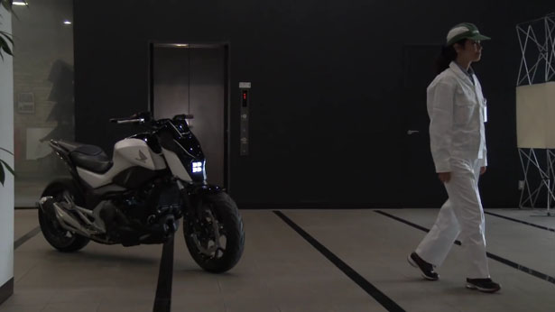 Futuristic Honda Riding Assist Motorcycle Uses Robotics Technology to Stay Upright