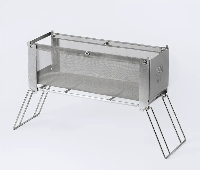 Horizontal Long Mesh Bonfire Stand by Shigeru Yamada, Takashi Sekimitsu, and Kenzo Noridomi