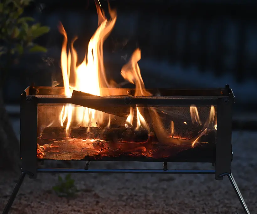 Horizontal Long Mesh Bonfire Stand by Shigeru Yamada, Takashi Sekimitsu, and Kenzo Noridomi