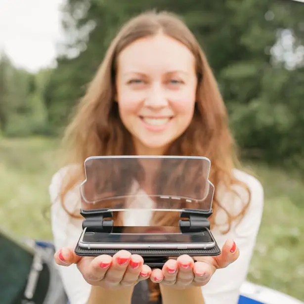 Hudway Glass Head-Up Display Connects to Your Smartphone to Project Information You Need While Driving