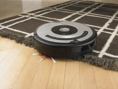 irobot 560 roomba vacuuming robot