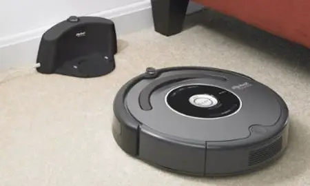 irobot 560 roomba vacuuming robot