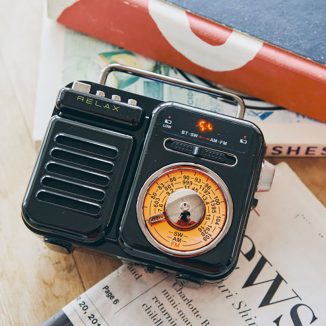 Relax Retro Radio and Speaker Is Hand-Crank/Solar-Charging Radio for Emergency