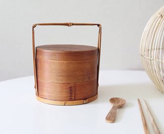 Japanese Portable Round Lunch Box with Vintage Vibe