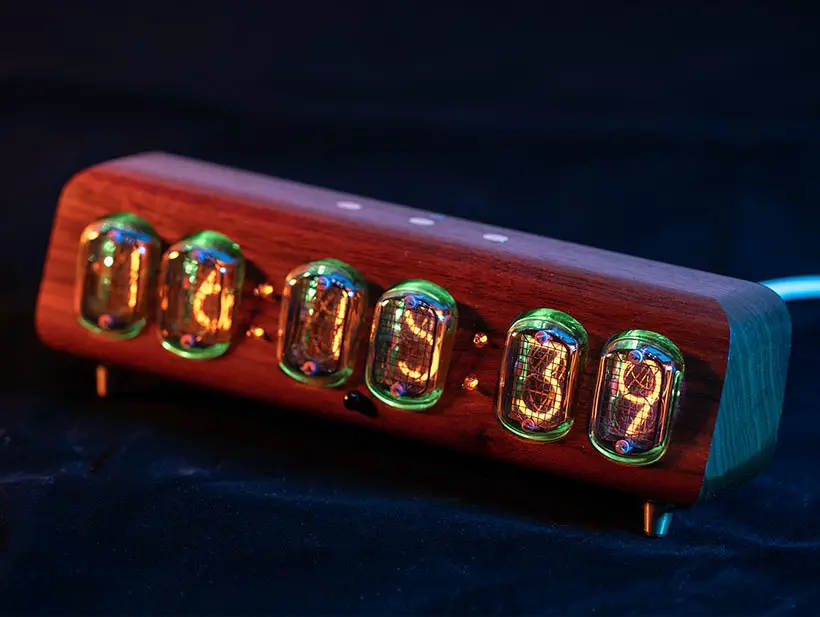 Keebmonkey IN12 Walnut Nixie Clock