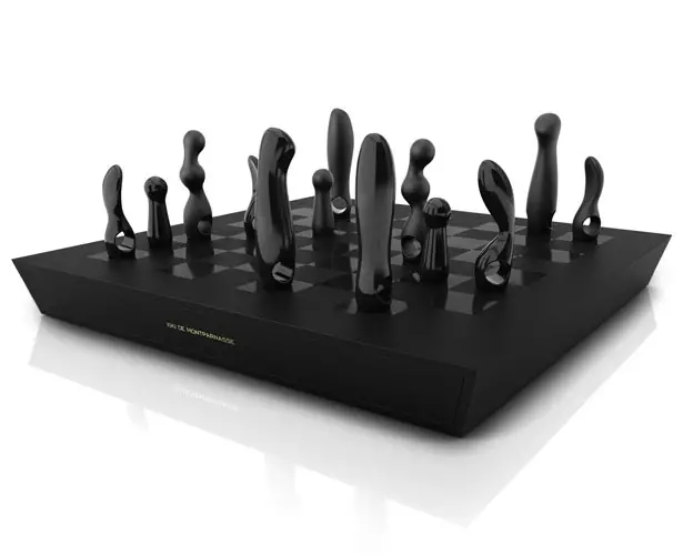 Kiki de Montparnasse Chess Set