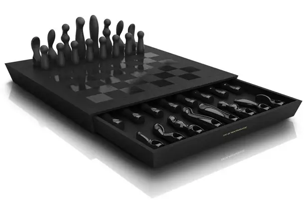 Kiki de Montparnasse Chess Set