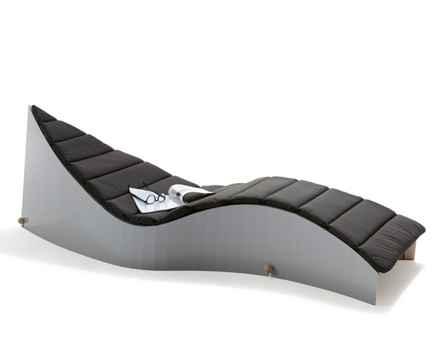 KOII Foldable Deckchair by Sascha Akkermann
