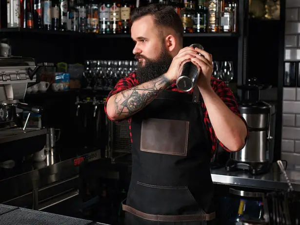 Canvas Apron with Leather Pocket Sends Off Masculine Vibe