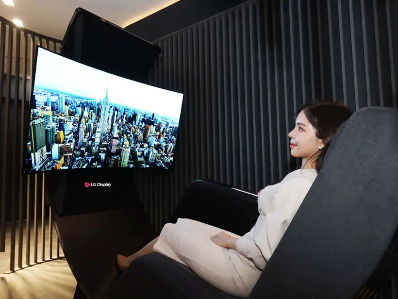 LG Media Chair Concept with Rotatable OLED Screen 