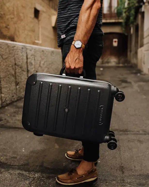 Lifepack Carry-on Closet by Solgaard