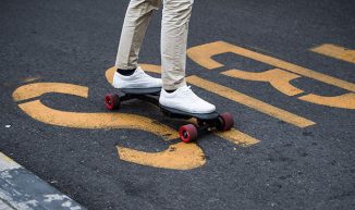 Linky Foldable Electric Longboard is an Air-Travel Friendly Battery Powered Skateboard