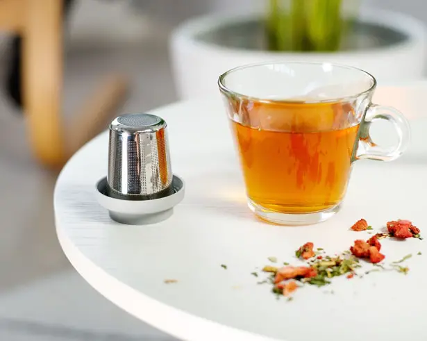 LIPPA Floating Tea Infuser by Brian Khouw