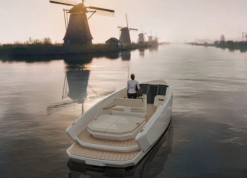 Lumen Yachts E10 Electric Yacht