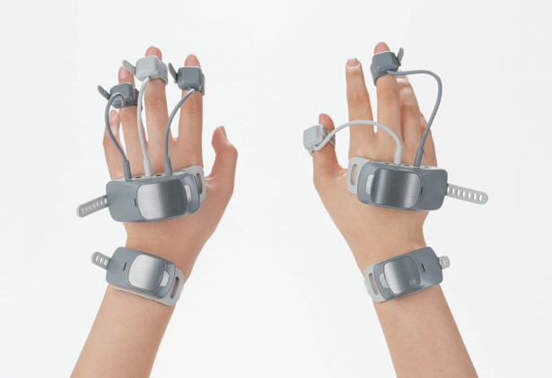 MANOVIVO Wearable Smart Glove for People with Rheumatoid Arthritis by Kim Guiyoung, Prof. Kim Jieun, and Lee Hyejeong
