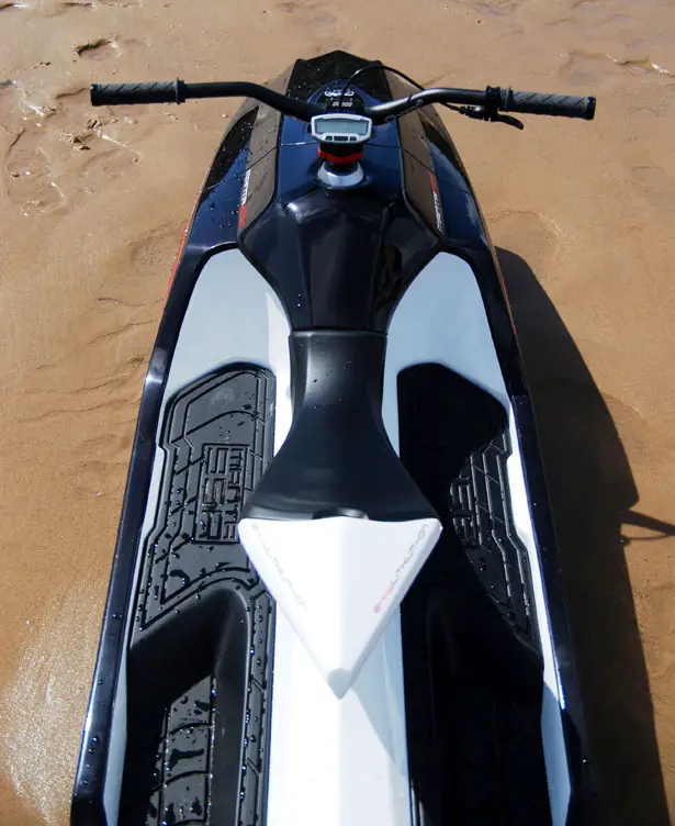 Manta 95R Personal Watercraft by Luke Leighton