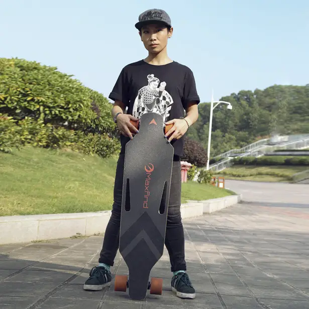 Maxfind Electronic Skateboard with Wireless Remote Control