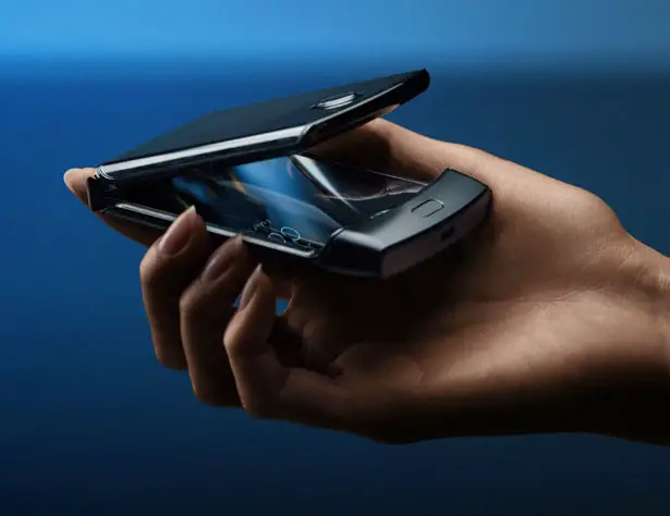 The New Folding Motorola RAZR with Full-Length Touchscreen