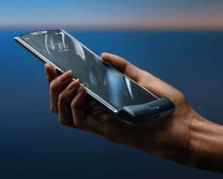 The New Motorola RAZR with Full-length Touchscreen Folds Completely in Half