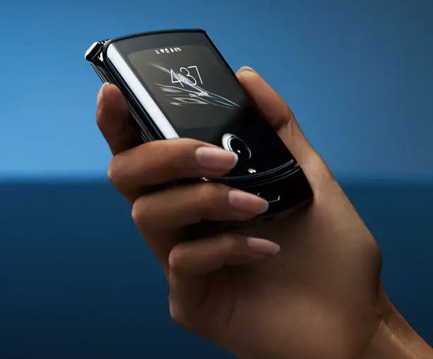 The New Folding Motorola RAZR with Full-Length Touchscreen