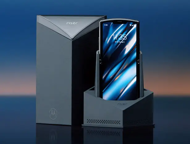 The New Folding Motorola RAZR with Full-Length Touchscreen