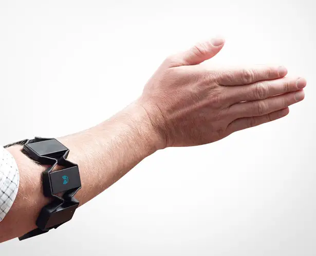 Myo Gesture Control Armband