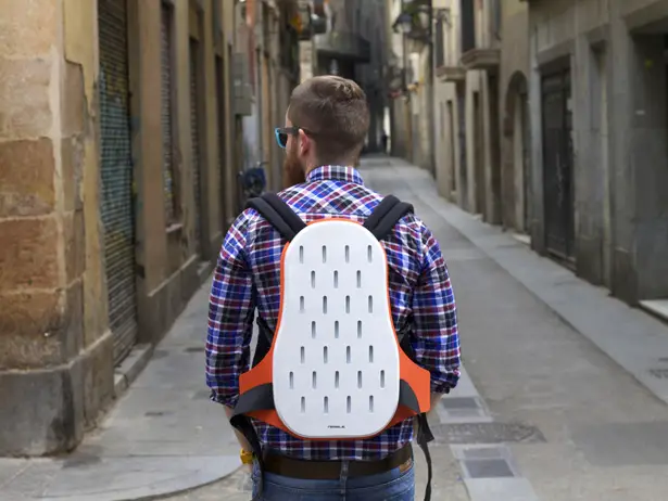 Nimble Backpack by Fernando Montero, Alan Niski, Eduard Carulla, and Joan Niubó