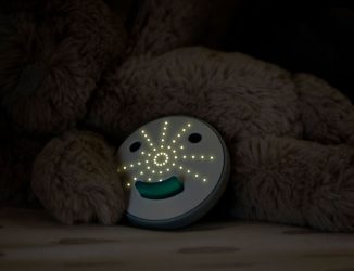 NiNite Smart Pacifier Monitors Your Baby Sleeping State to Respond Accordingly