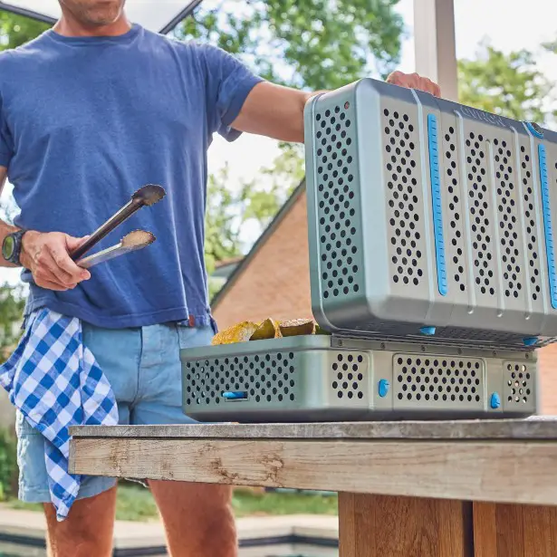 Nomad Portable Smoker and Grill Looks Like One of James Bond's Suitcase