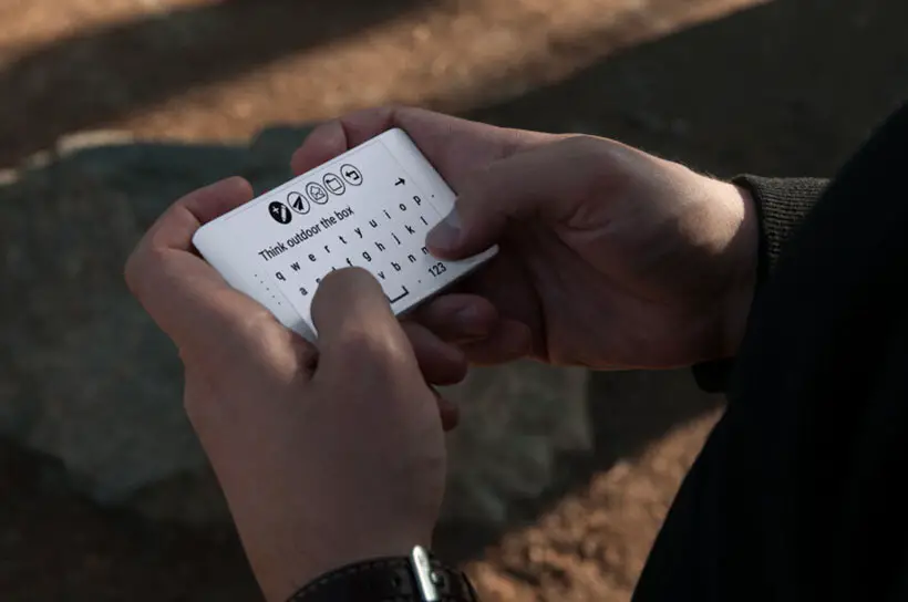 Minimalist OffOne 3D-Printed Phone with E-Ink Display Is Not Really That Dumb