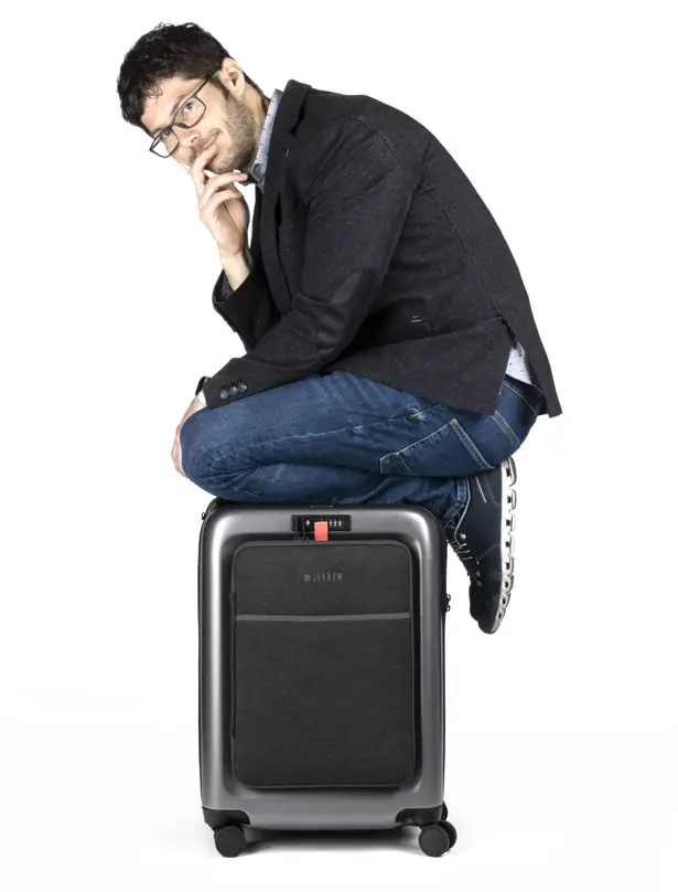 Jey & Em ONE: a Smart-Suitcase with Detachable Laptop Case by Sapetti