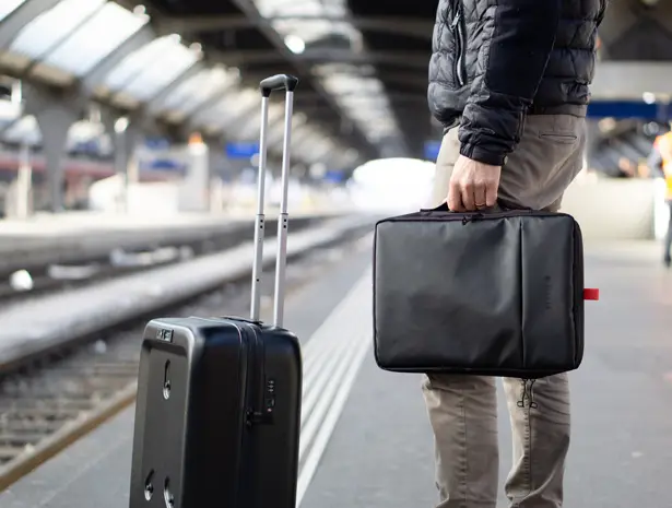 Jey & Em ONE: a Smart-Suitcase with Detachable Laptop Case by Sapetti