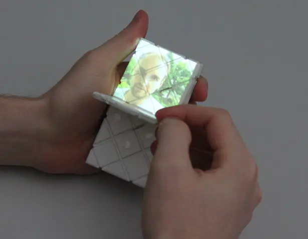 Paddle Shapeshifting Smartphone Inspired by Rubik's Puzzle