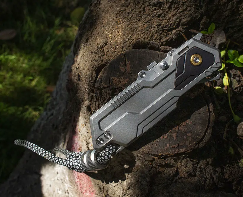 The Phantom 2.0 Titanium Folding Utility Knife