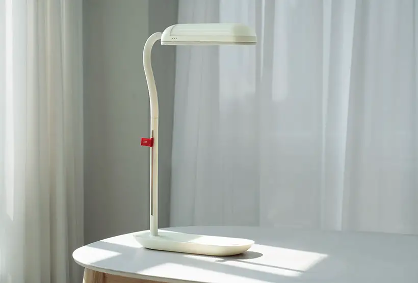 Plat: A Compact Desk Organizer and Wireless Charger in One