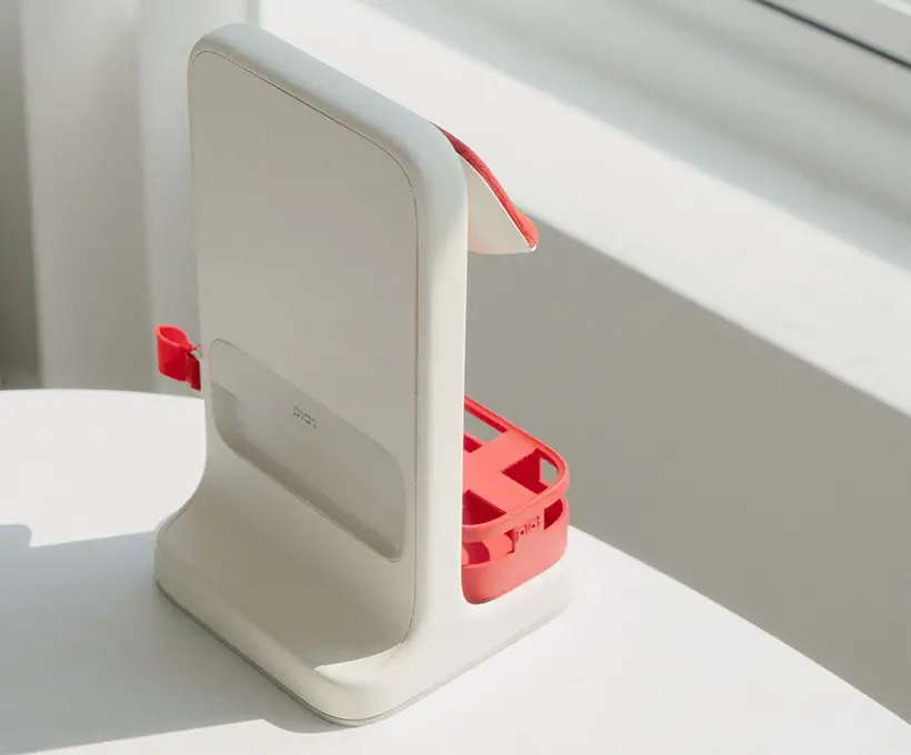 Plat: A Compact Desk Organizer and Wireless Charger in One