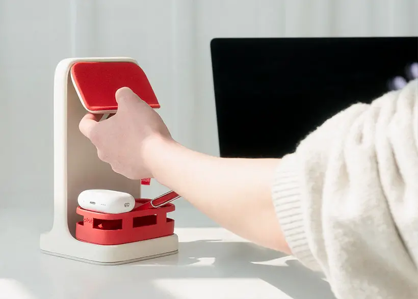 Plat: A Compact Desk Organizer and Wireless Charger in One