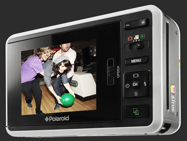 Polaroid Instant Digital Camera Z2300 Boasts Integrated Printer with ZINK Technology